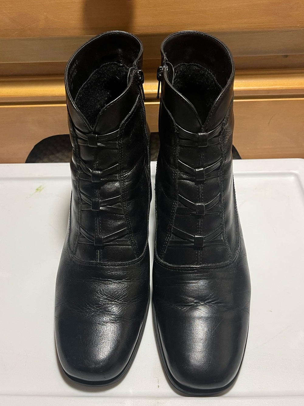 London Fog Black Leather Ankle Booties with Side Zip Sz 8